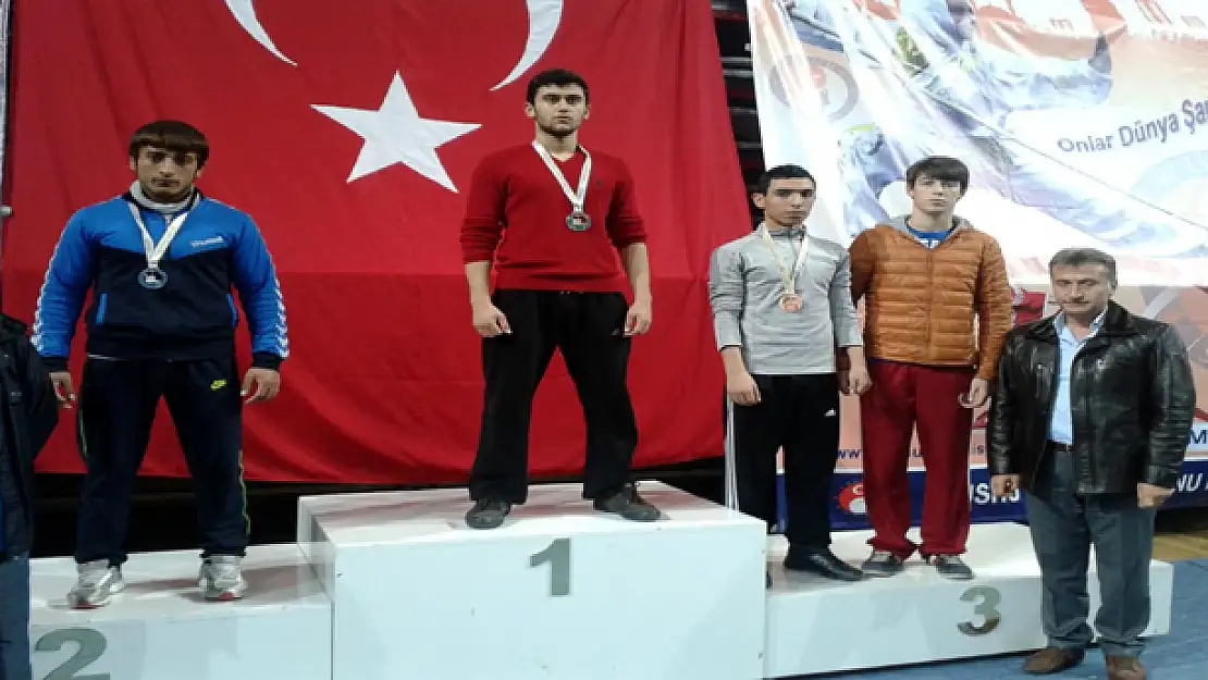 WUSHUDA VAN ADINA İLK MADALYA