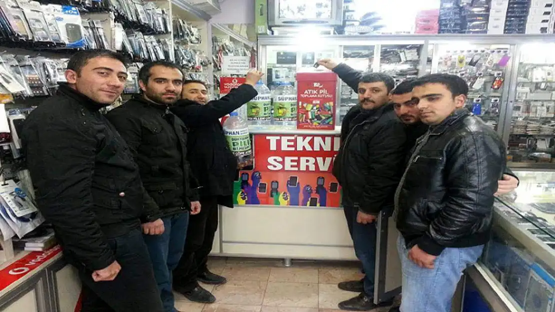 GENÇLİK MERKEZİ ATIK PİL KUTULARINI DAĞITTI