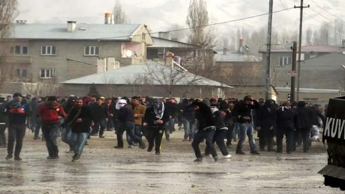 Olaylarda 5 polis yaralandı, 8 kişide gözaltına alındı