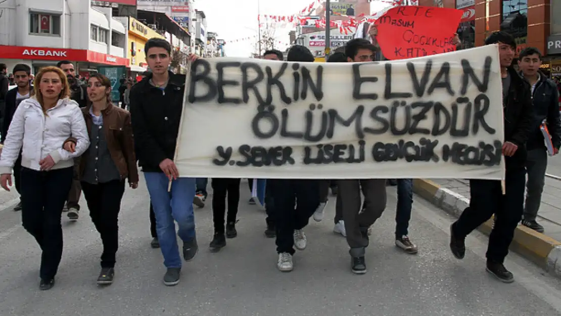 YURTSEVER LİSELİLER BERKİN ELVAN İÇİN YÜRÜDÜ