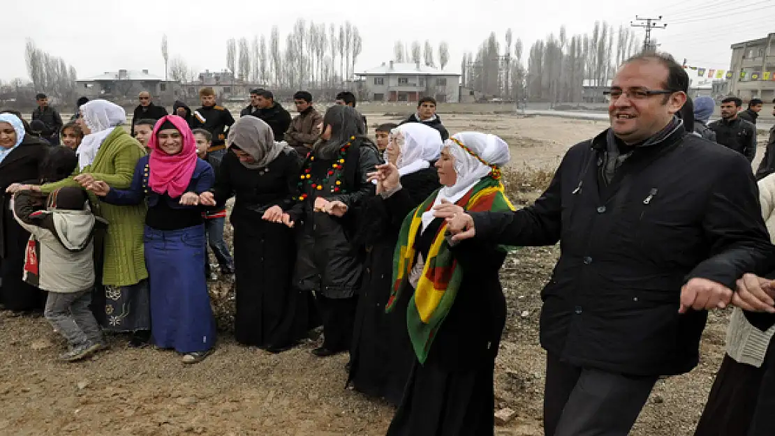 SELİMBEY MAHALLESİNDE NEVRUZ KUTLAMALARI