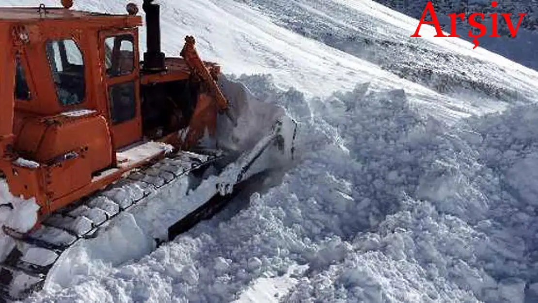 Bahçesaray Yolu Üç Gündür Kapalı