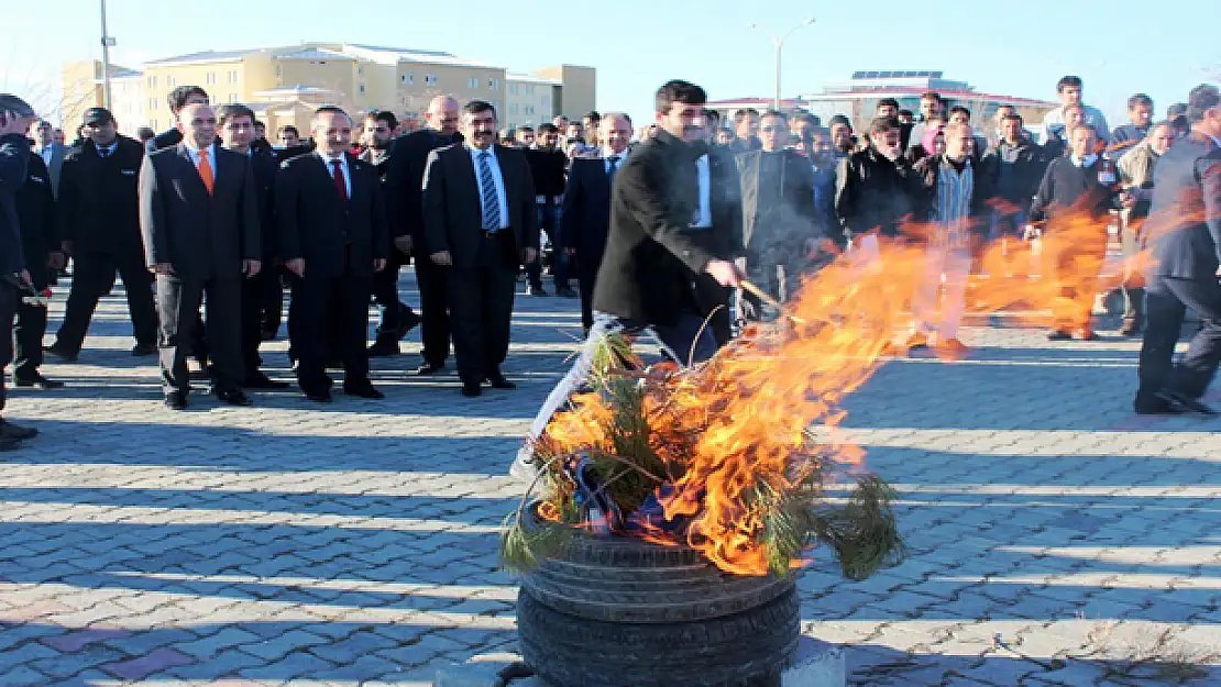 YYÜ'DE  NEVRUZ BAYRAMI COŞKUSU