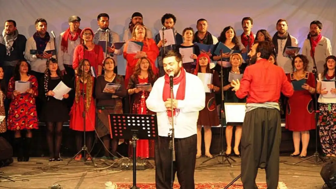 AKSM'DEN  10 DİLDE KONSER