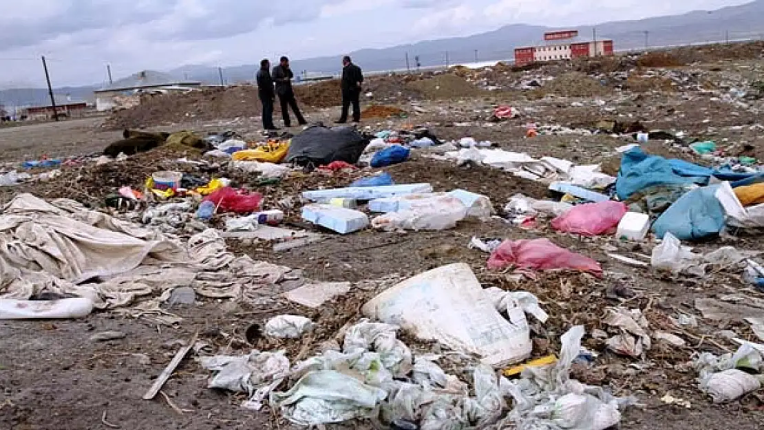 ERÇEK MAHALLESİNDE ÇÖP SIKINTISI