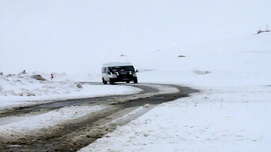 BAHÇESARAY YOLU YİNE KAPALI 