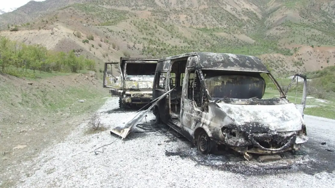 PKK  İŞ MAKİNELERINI YAKTI