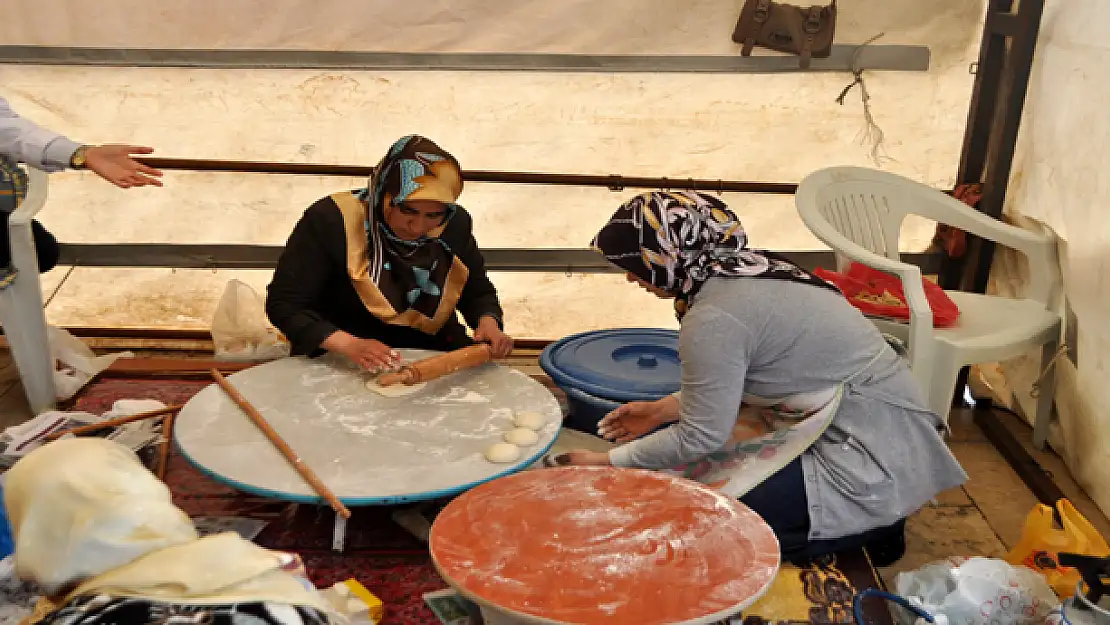 ÖZALP'TA KUR'AN KURSLARI YARARINA KERMES 