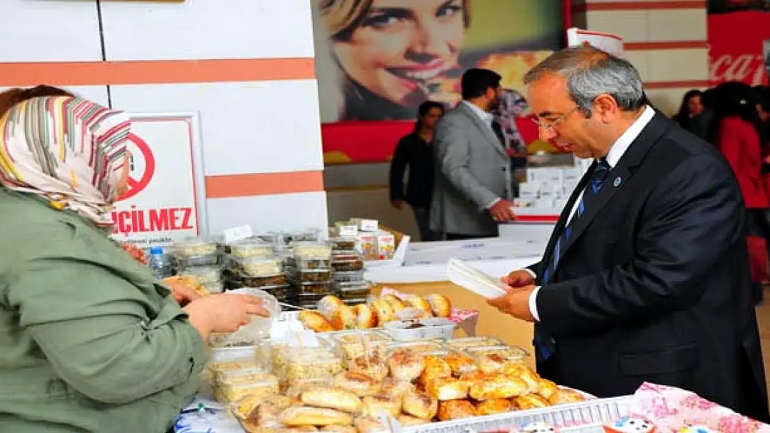 YYÜ'DE SOMA İÇİN KERMES DÜZENLENDİ 