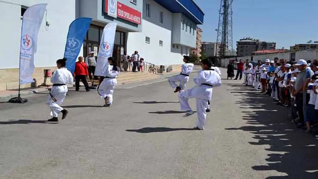 İl Spor Merkezleri Törenle Açıldı 