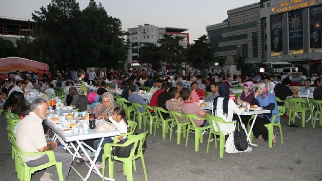 Van Kahvaltı Derneğinden İftar Çadırı