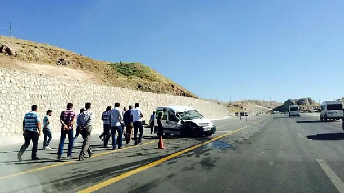 Van'da Trafik Kazası: 2 Yaralı