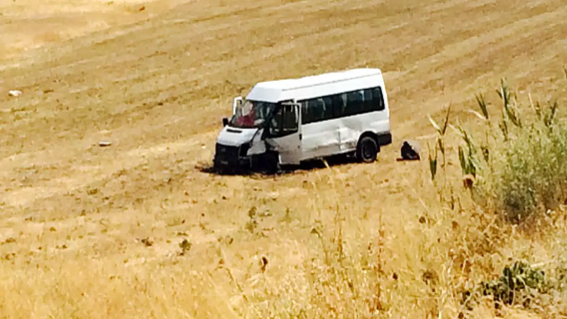 Polis, Kaçakçı Kovalamacası Kaza Yaptırdı: 11 Yaralı