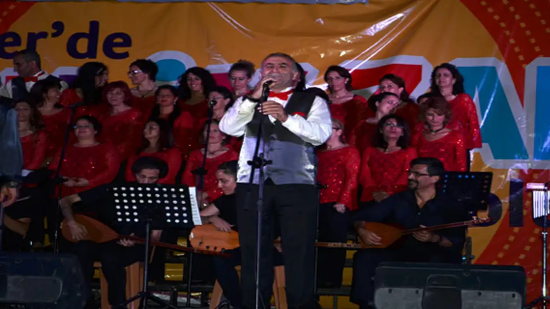 Vanlı İş Adamı Bursada Solo Konser Verdi