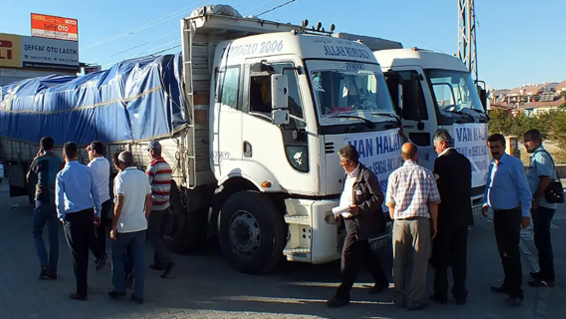 Şengal'e İki Kamyon Yardım Gönderildi