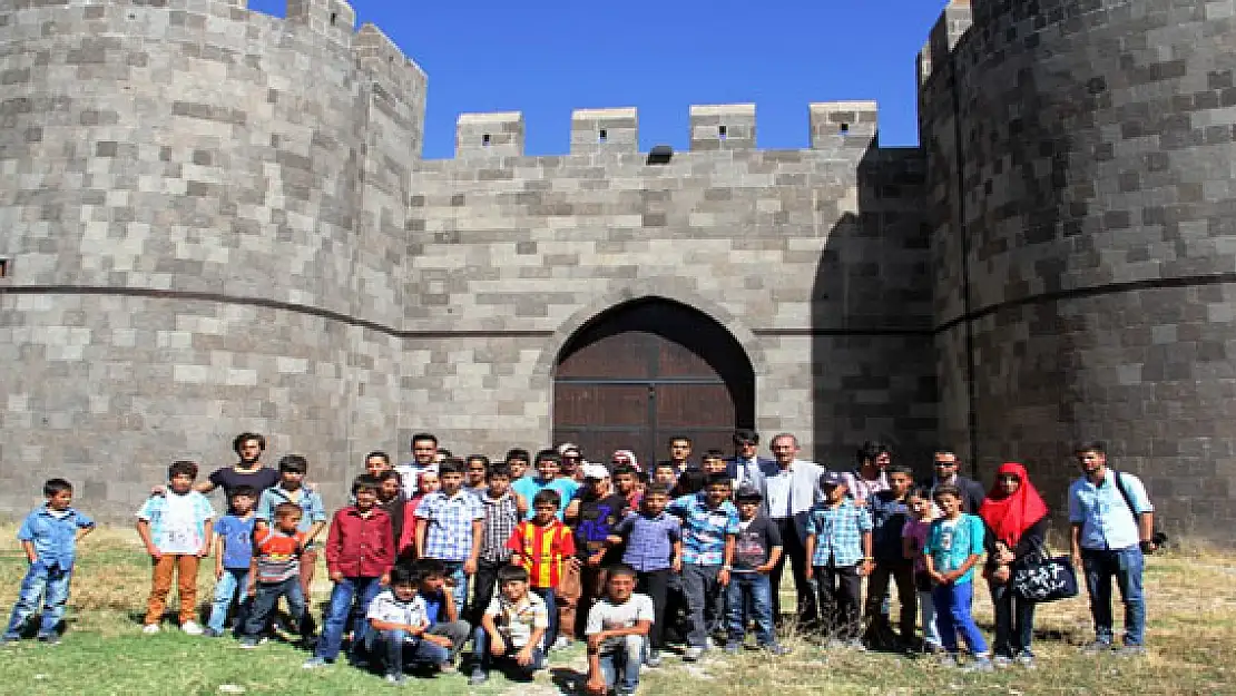 Tuşba Belediyesi'nden Gezi Programı Düzenlendi