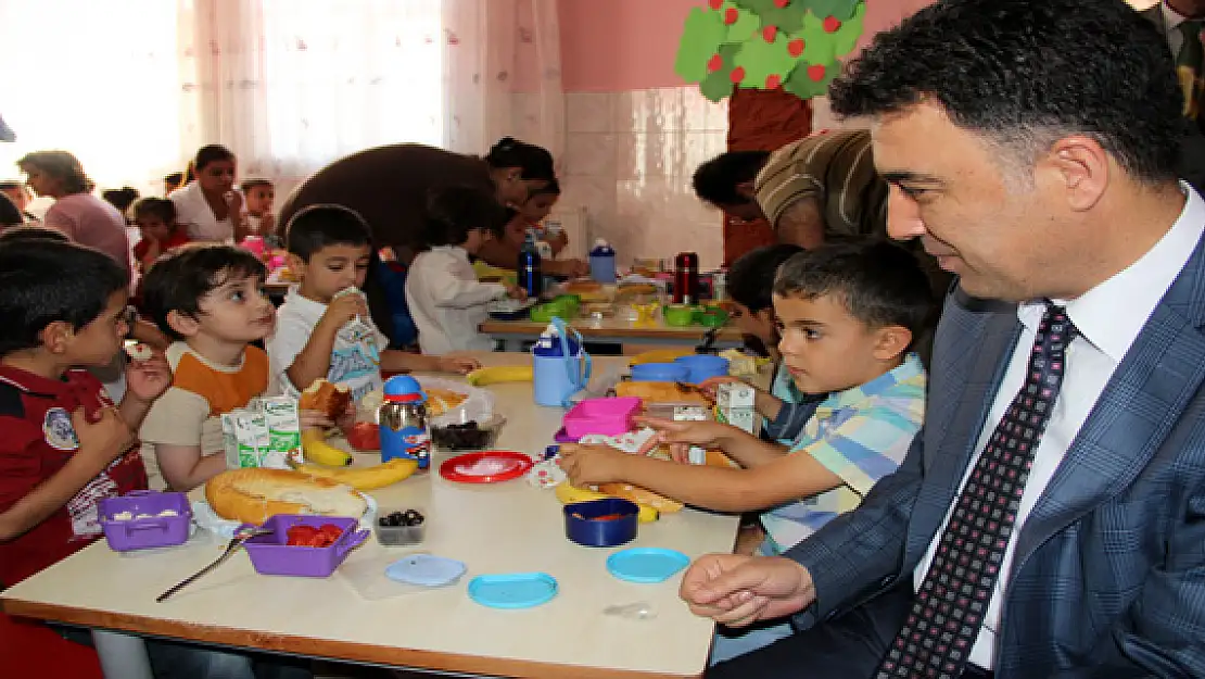 'Kahvaltımı Yaptım, Meyvem Çantam'