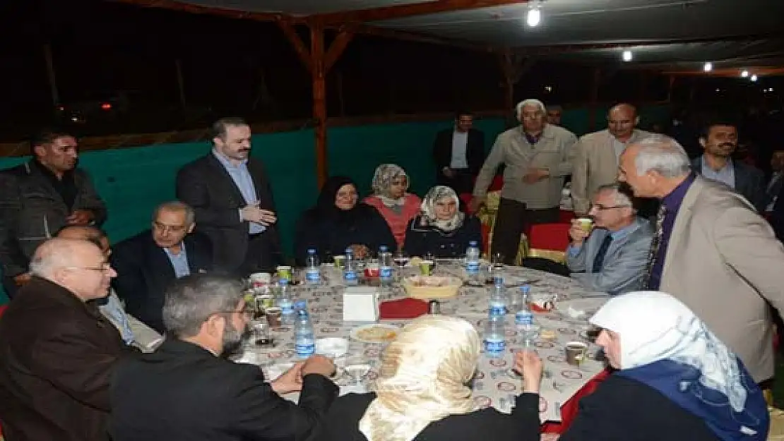 Tuşba Belediyesi'nden Bilim İnsanları'na Yemek 