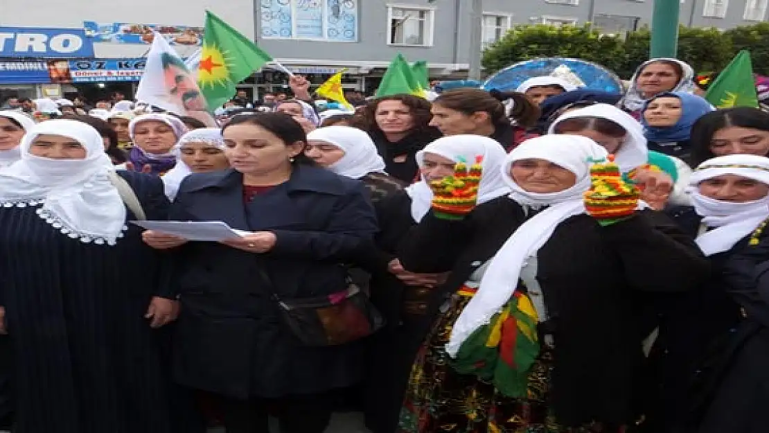 Kadınlar IŞİD'i Protesto Etti