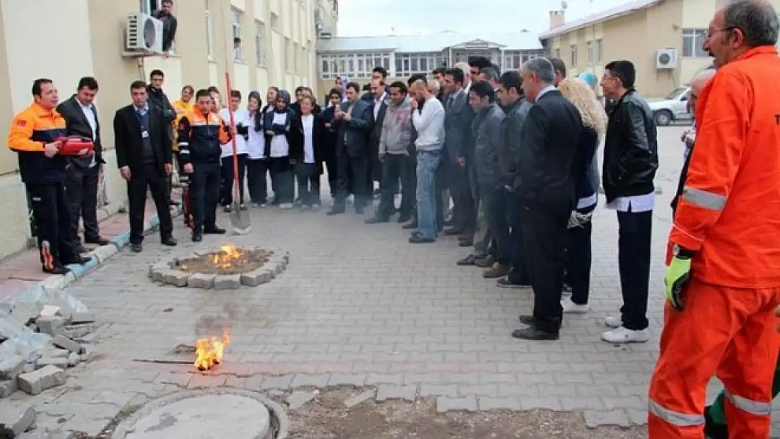 Hastane personeline Deprem ve yangın eğitimi verildi