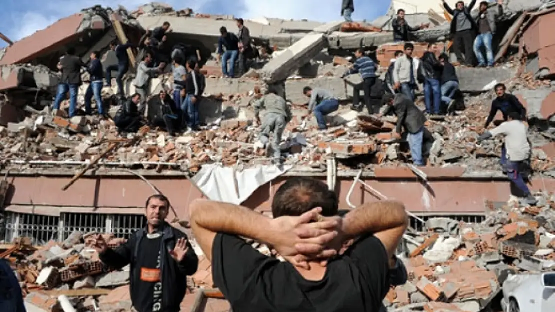 Van'ı Yıkan 9 Kasım Depremini Hüzünle Andık