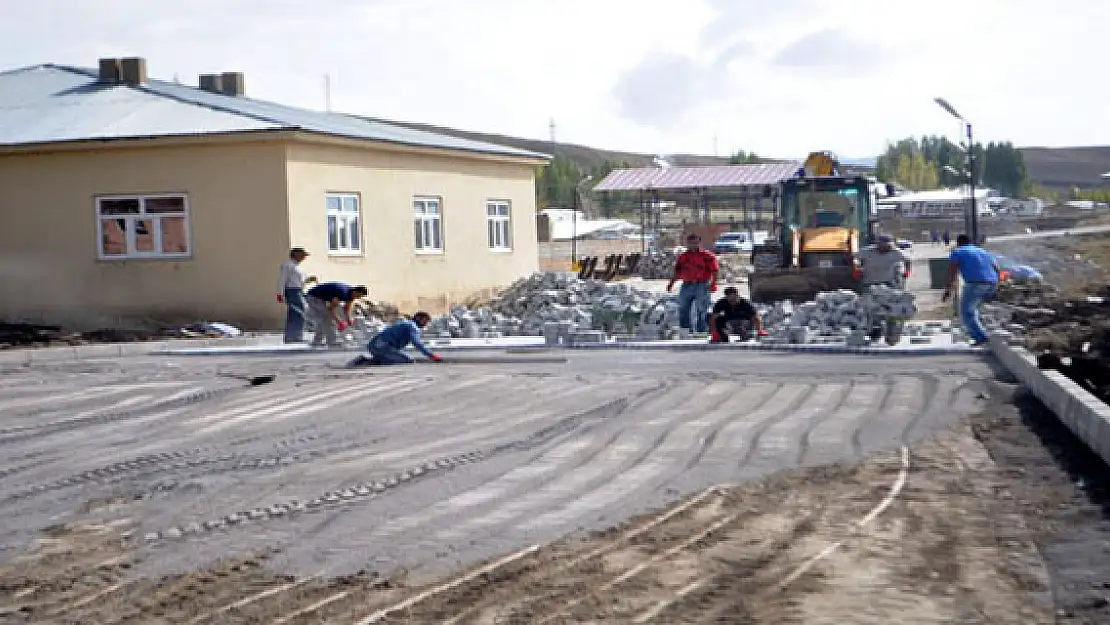 Özalp Belediyesi'nden Yol Çalışması