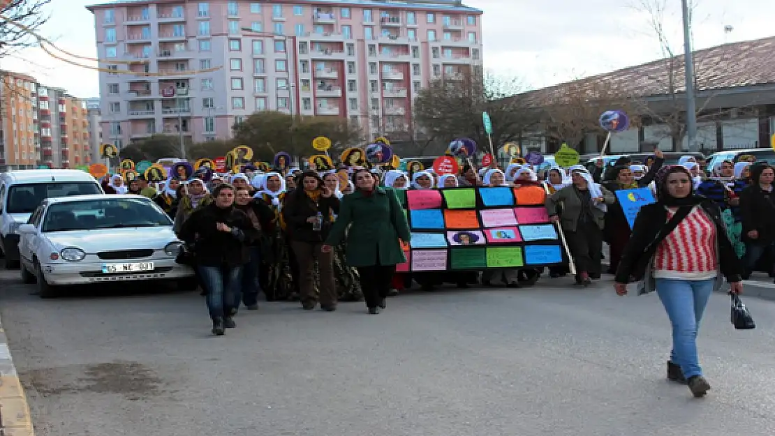 DÖKH'den Kadına Şiddet Yürüyüşü