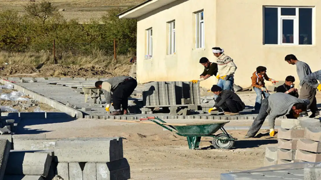 Tuşba Belediyesi'nin Çalışmaları Devam Ediyor