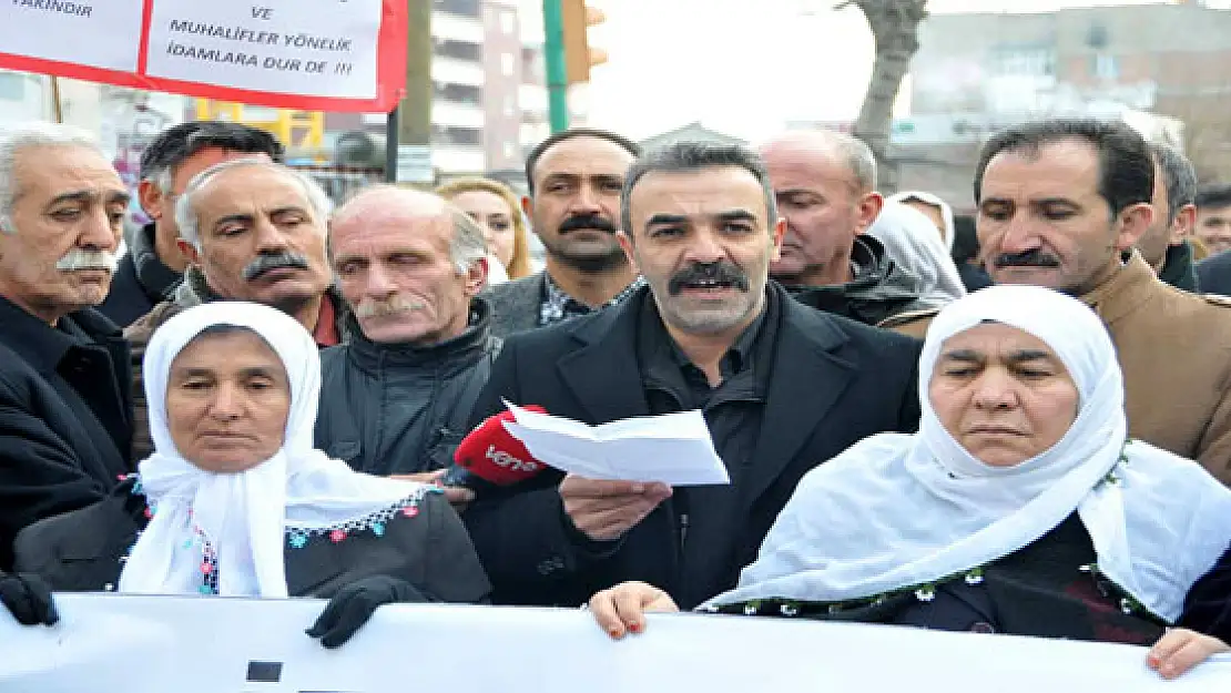 İran'ı Protesto Ettiler