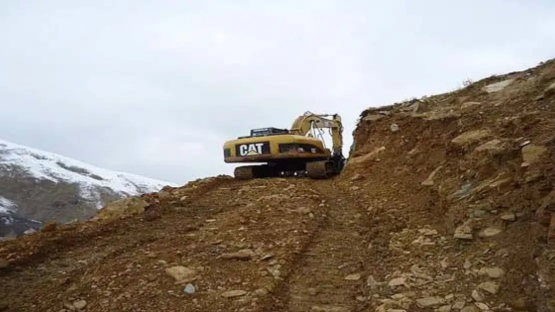 Bahçesaray'da Yol Çalışmaları Devam Ediyor