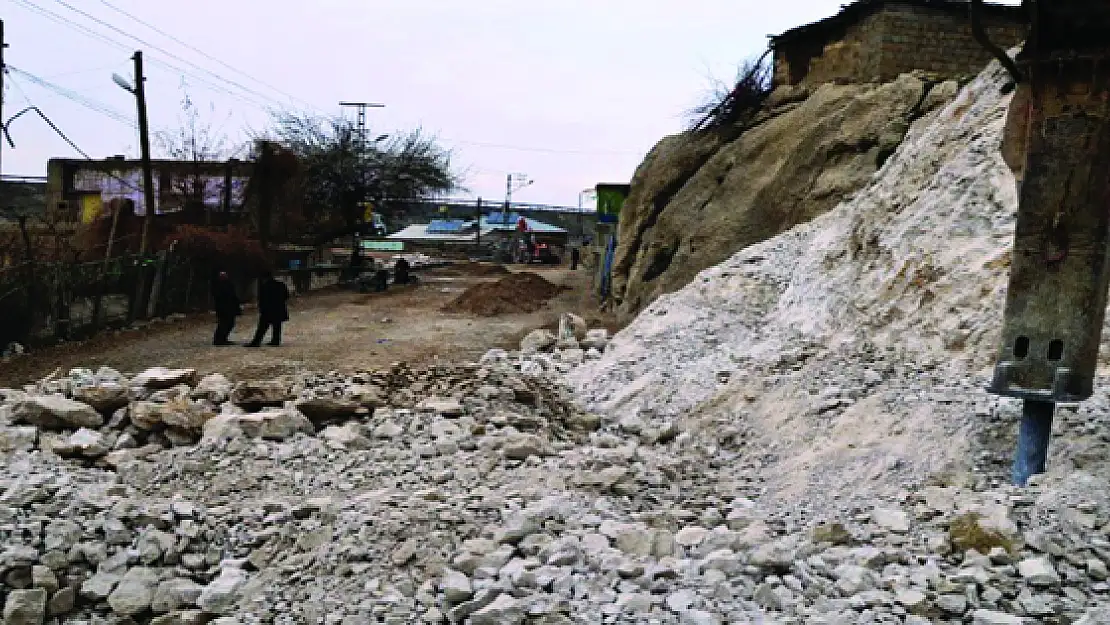 Tuşba Belediyesi'nden Yol Genişletme Çalışması