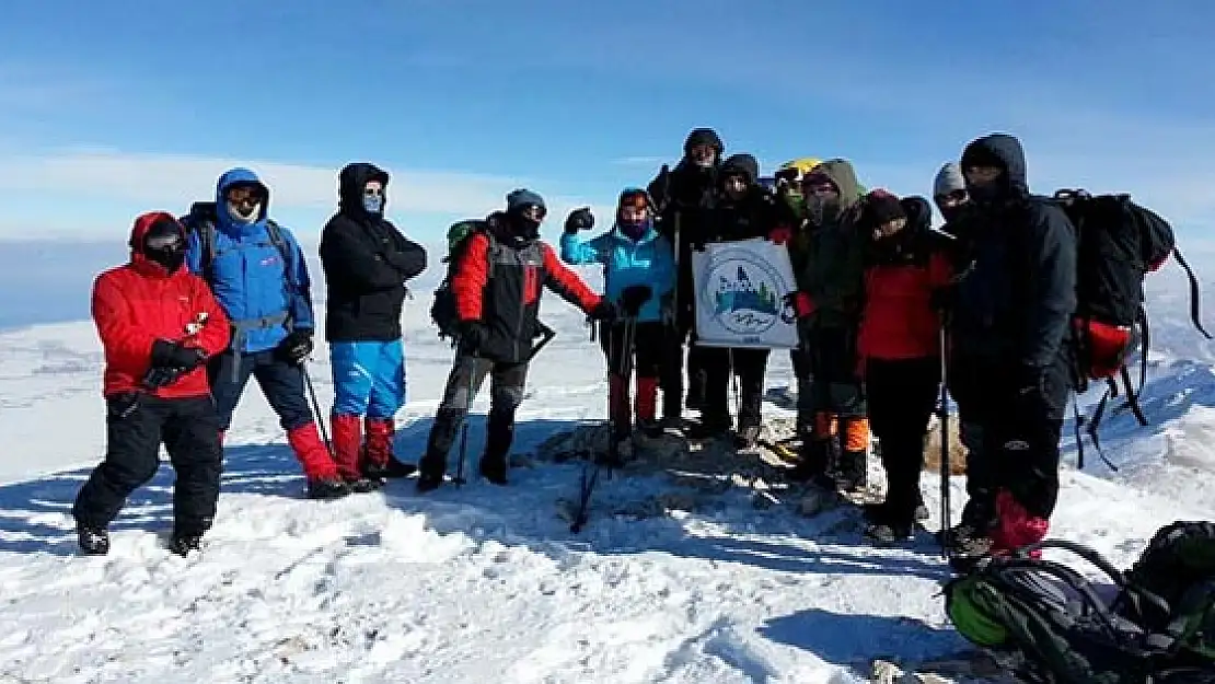 Sporcular Dağ Tırmanışını Gerçekleştirdi