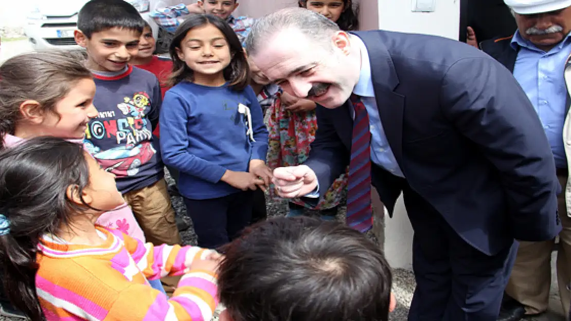 Başkan Özgökçe'den Öğrencilere Karne Hediyesi