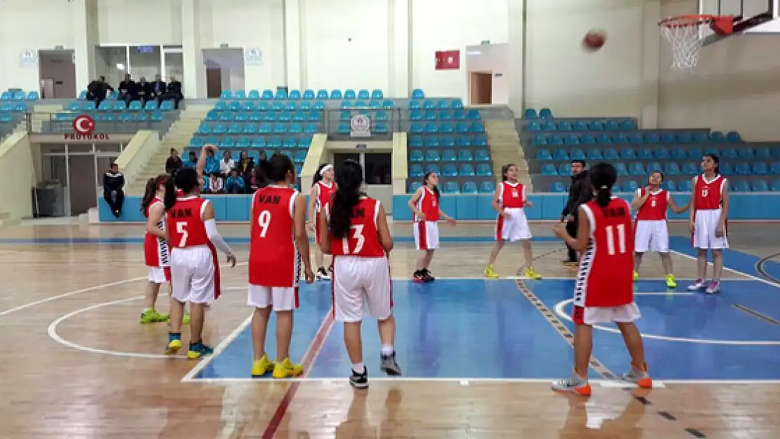 Vanlı Basketbolcular Yarı Finalde