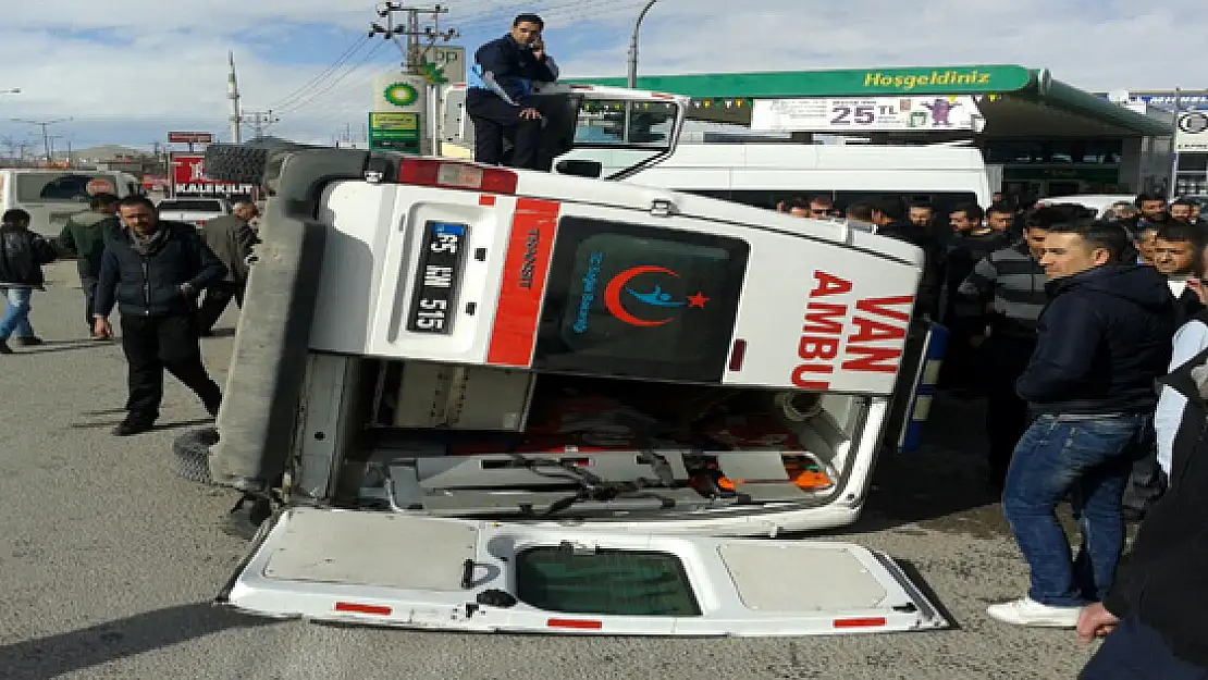 Van'da Ambulans Kaza Yaptı