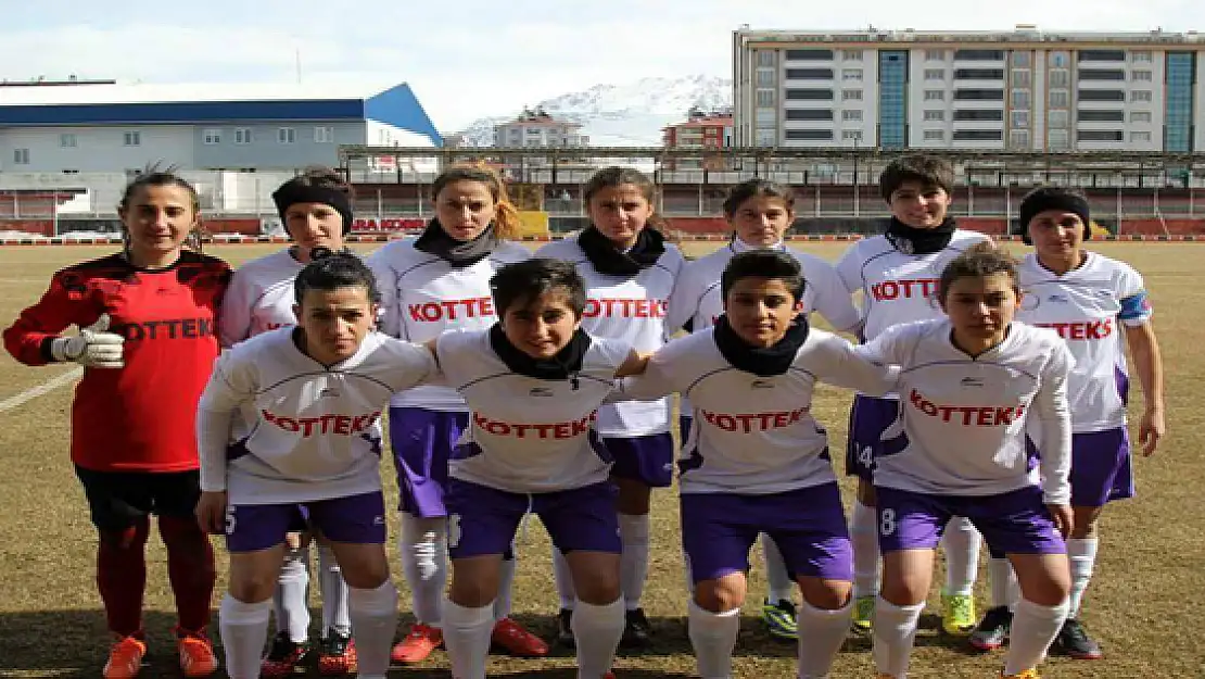 Kadın Futbol Takımı Flay Off'a Adım Adım İlerliyor