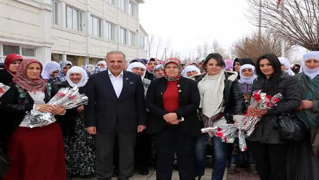 Gürpınar Belediyesi'nden Kadınlar Günü Etkinliği