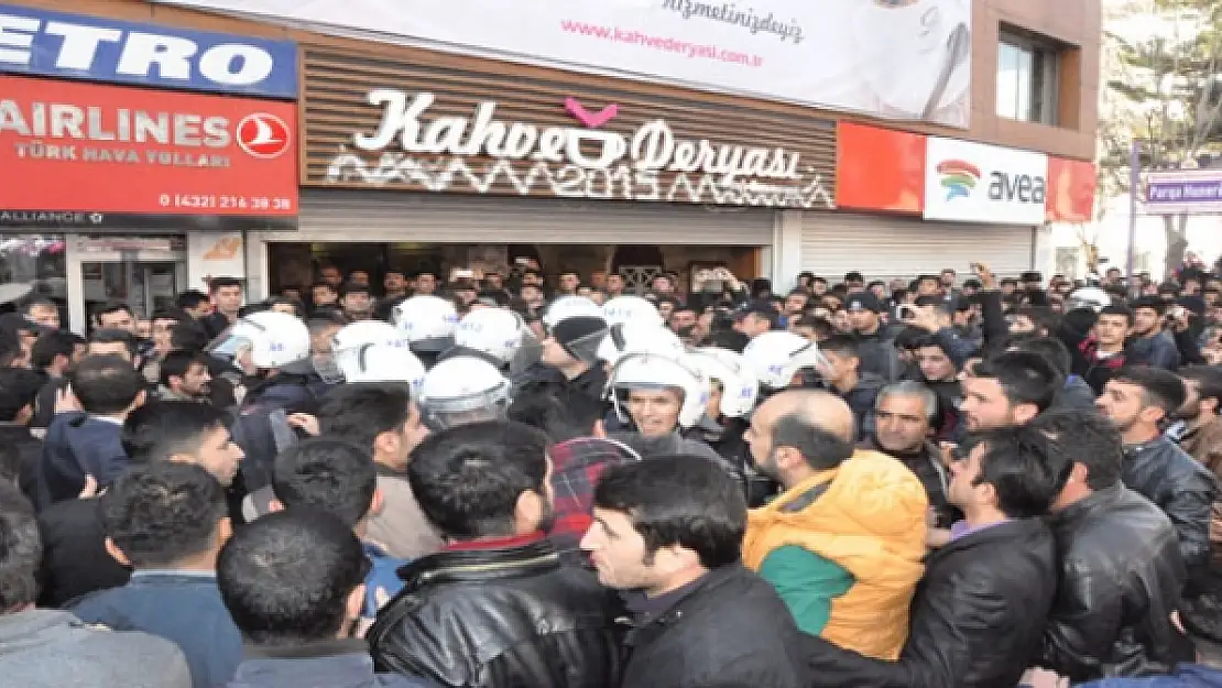 Eşini Vuran Adamı Linç Etmek İstediler