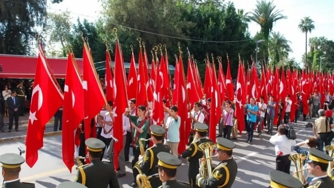 VAN KURTULUŞUNU KUTLADI !