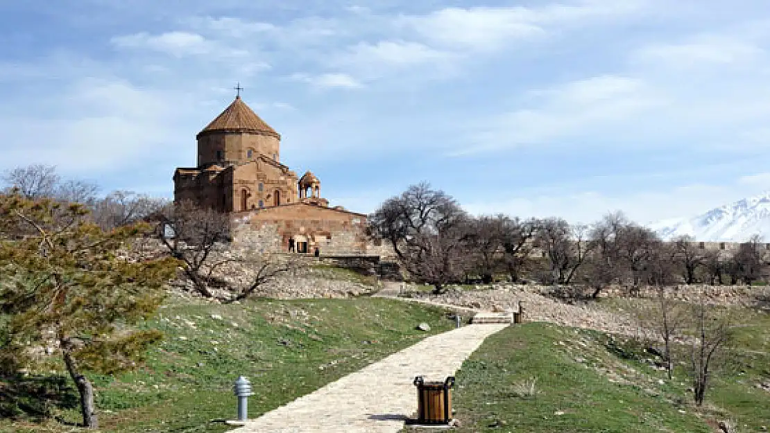 Akdamar Kilisesinde Tehlike Çanları Çalıyor 