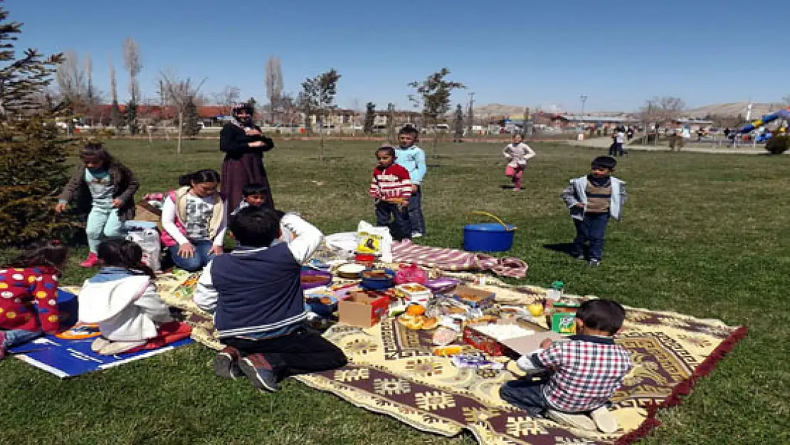 Vatandaş Hafta Sonu Sıcak Havanın Tadını Çıkardı