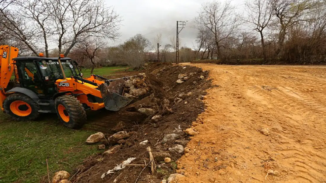 Edremit Belediyesi'nden Yol Yapım Çalışması