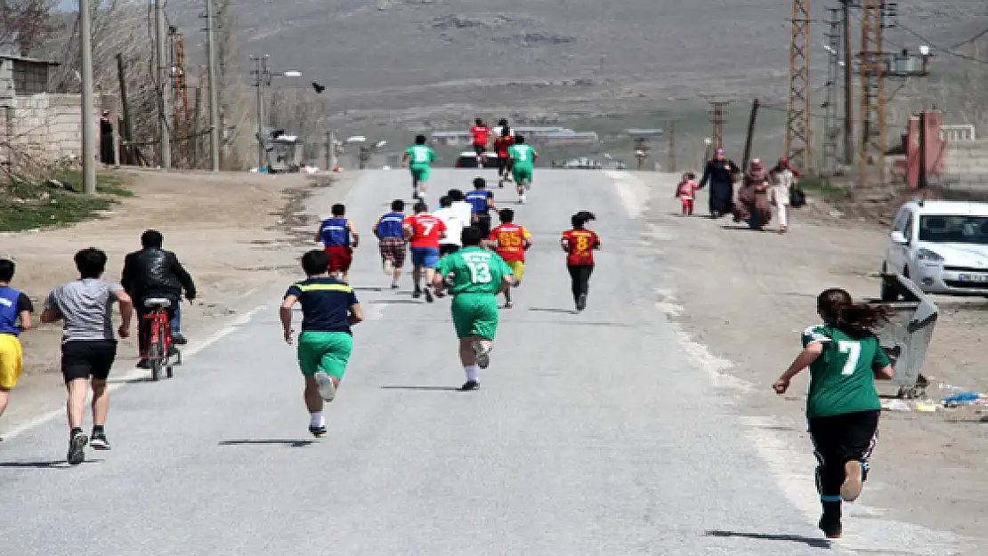 Muradiye'de Atletizm Koşusu Düzenlendi