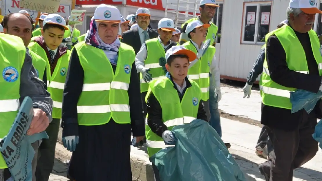 Erciş Belediyesi'nden Temizlik Kampanyası