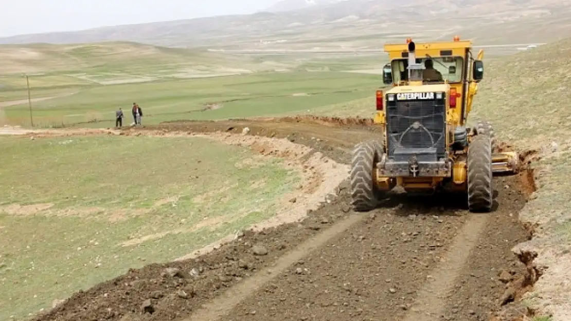 Özalp Belediyesi'nden Yol Çalışması