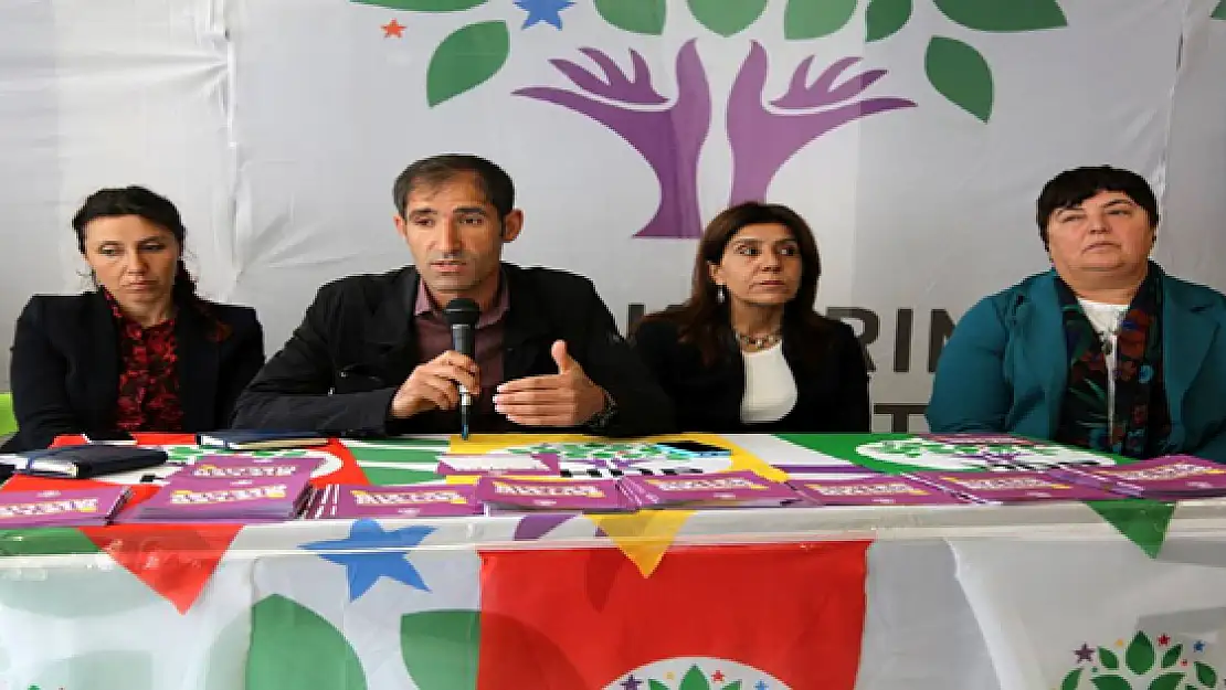 HDPden Pankart İndirilmesine Tepki