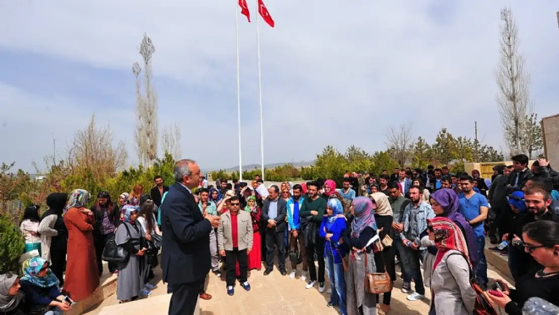 Rektör -Battal ve YYÜ Öğrencilerinden Zeve'ye Ziyaret 