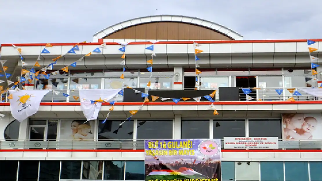 AK Parti Seçim Bürosuna Yoğun İlgi