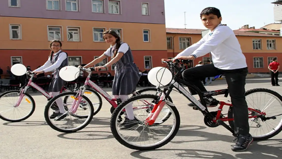 Vanda 47 Okula 200 Bisiklet Dağıtıldı