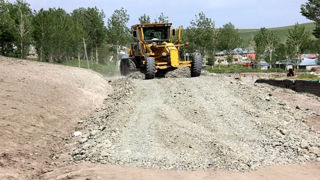 Özalp'ta Yol Çalışmalarında Sona Gelindi